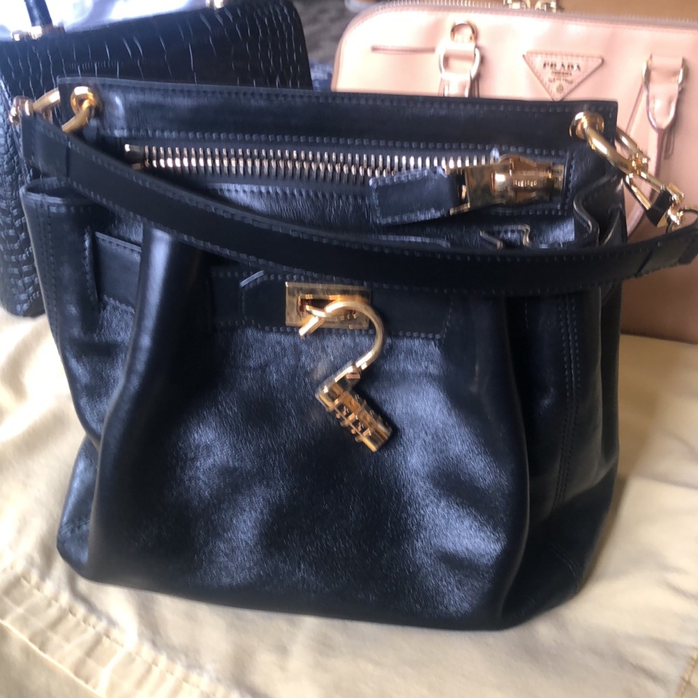 Tom ford leather bag, it has a long strap I just added a short top handle - Picture 4 of 4
